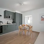 Sunset Apartment, Town Centre * טאווירה